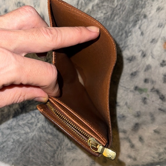 Men’s Or Women’s Louis Vuitton Super clean and Rare Vintage piece! Preloved 9/10 - Picture 10 of 17